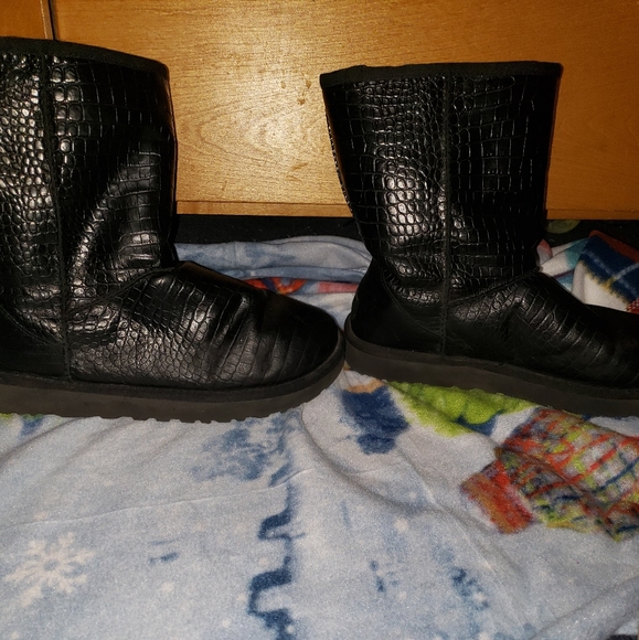Black leather uggs 👌 - Picture 3 of 3